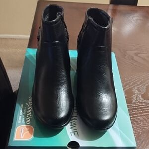 EASY STREET WOMEN ANKLE BOOTS & BOOTIES. SIZE 10 M. NEW.
